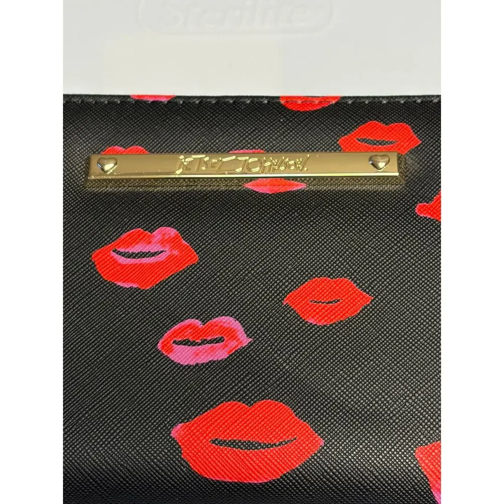 Betsy Johnson Kiss Print Zip Around Wallet Black Pink Red Lips Wristlet